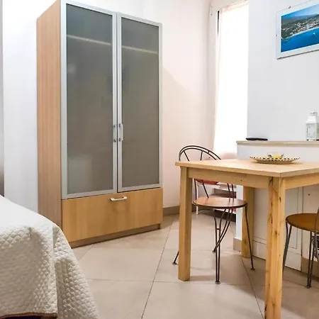 Apartamento A23 - Monolocale In Centro Sx *